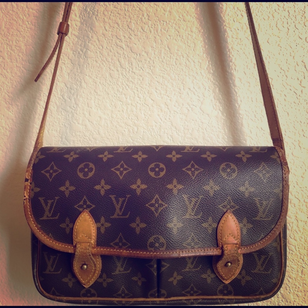Authentic Louis Vuitton crossbody